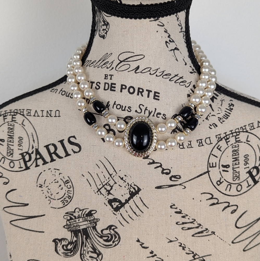 Elegant Pearl and Black Beaded Necklace
